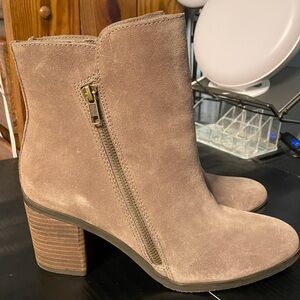 Women's Crown Vintage Suede Ankle Boots - Tan